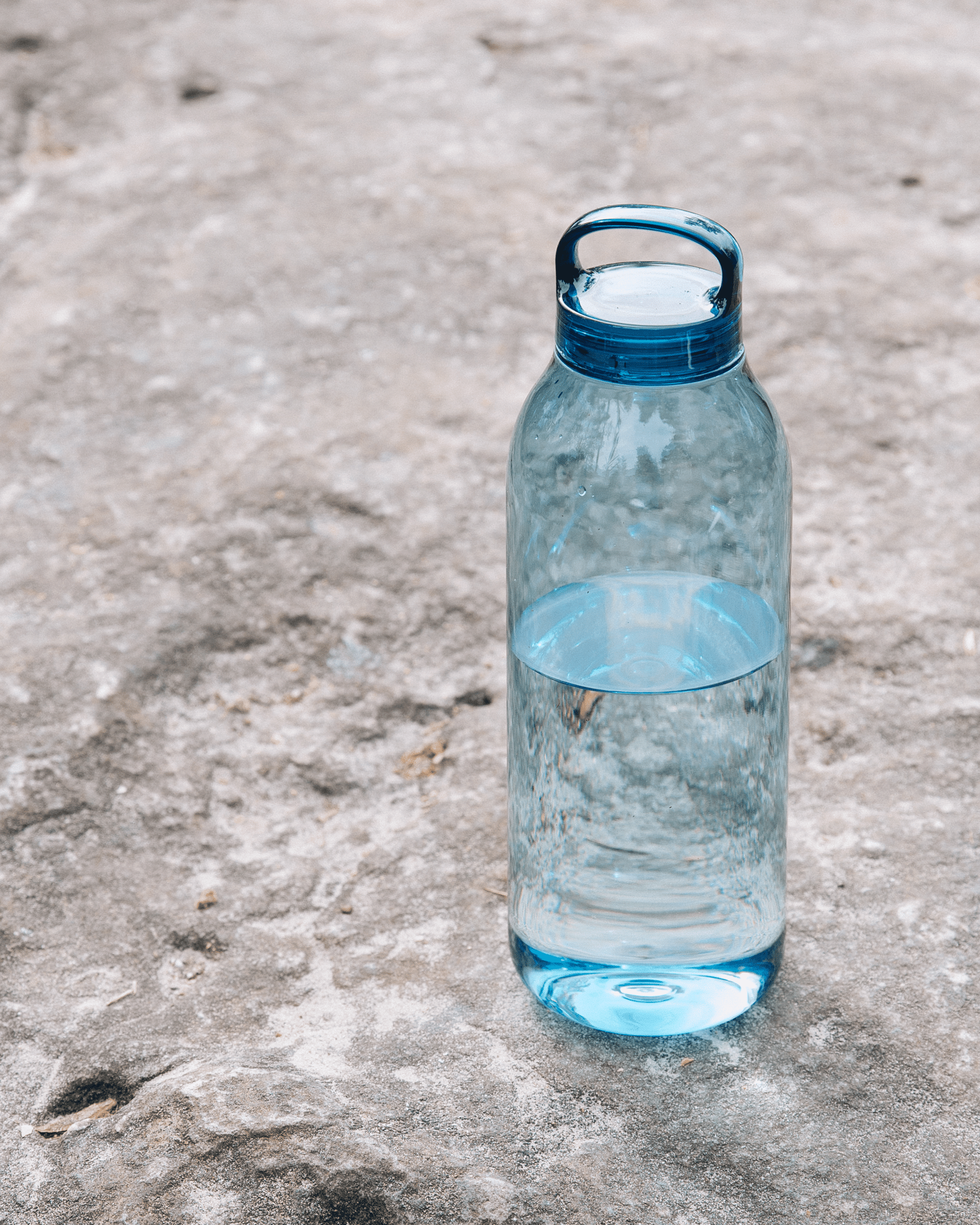 Kinto Water Bottle 950ml in Smoke
